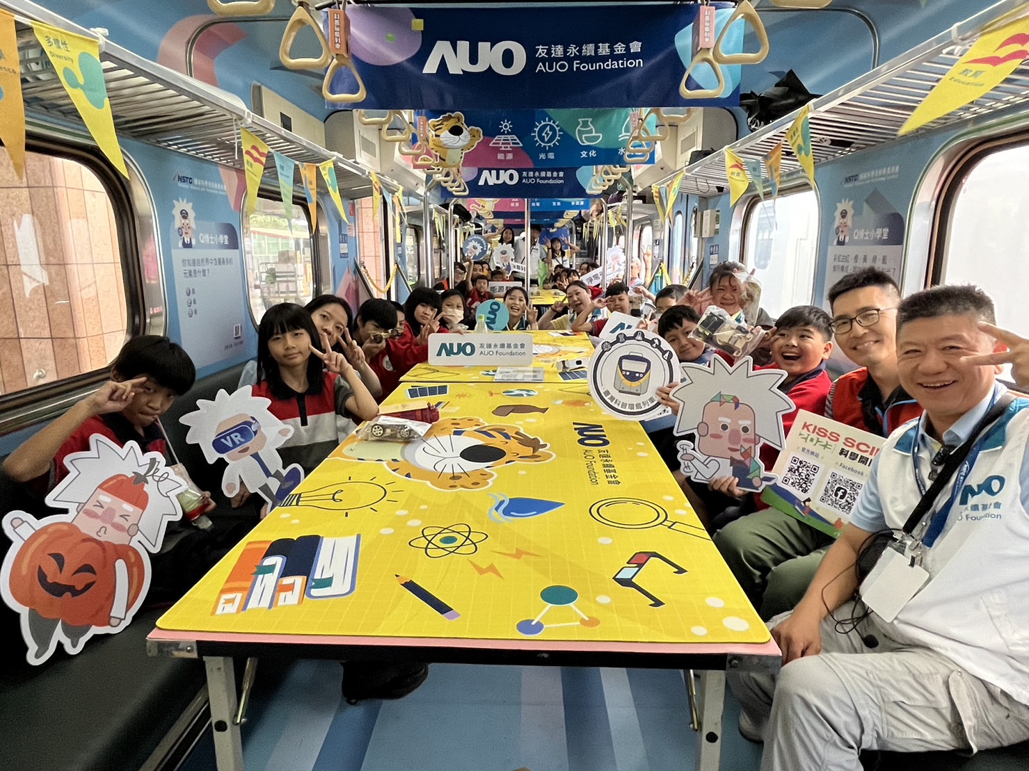 3499拉斯维加斯永續基金會參與「臺灣科普環島列車」，設計基礎科學車廂課程，以「淨零碳排和永續能源」為主題，讓學生透過創意實驗認識淨零知識，以及思考生活中的減碳行為